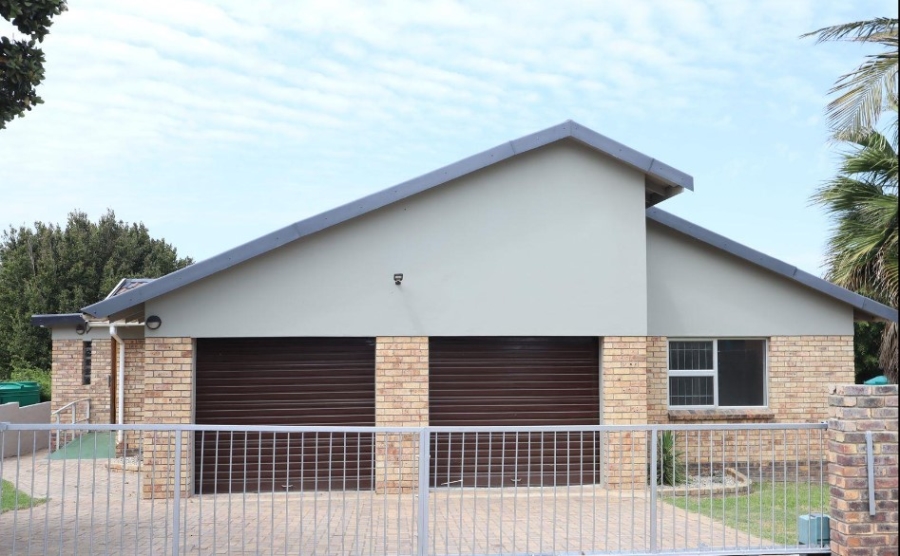 3 Bedroom Property for Sale in Wavecrest Eastern Cape